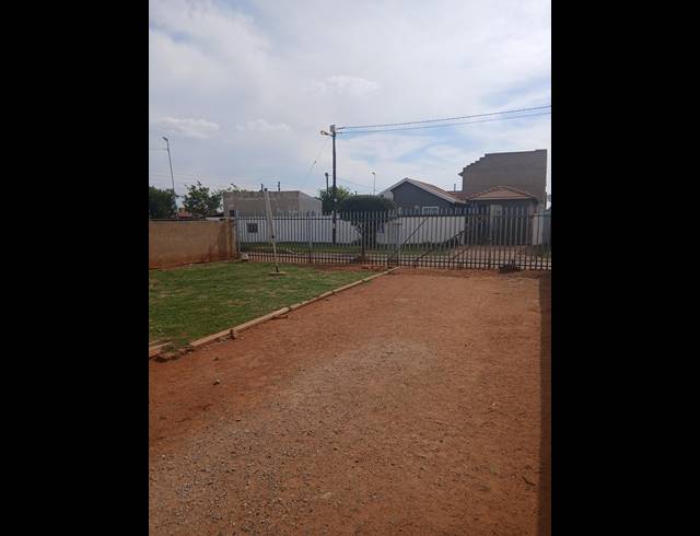 2 BEDROOM HOUSE FOR SALE IN PROTEA GLEN